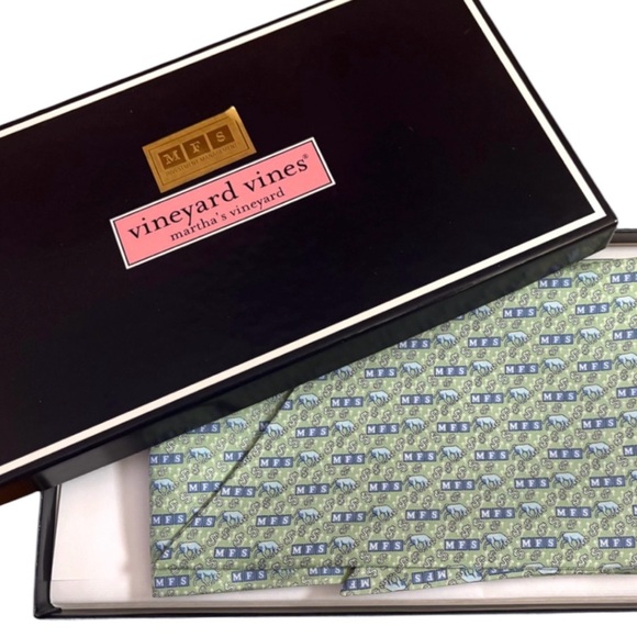 NWOT Vineyard Vines Custom Collection Scarf - Picture 3 of 3